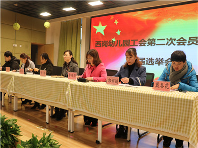 主持李顺萍.jpg