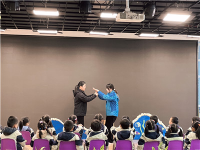 大 10 丁庆中班音乐《章鱼和小鱼》.jpg